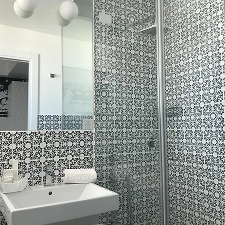 فندق Quihotel 4*